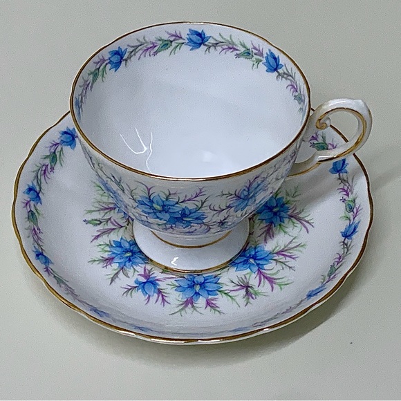 Vintage Royal Tuscan LOVE IN THE MIST Blue Footed Tea Cup & Saucer Set - Picture 8 of 16